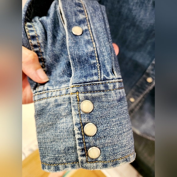 LEVI'S Denim Shirt - Picture 8 of 9